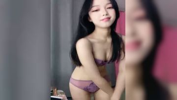 长驱直入-紫霞仙女❤️，来大姨妈也要直播，穿着紫色情趣内衣，脱掉内裤给看屄屄特写，揉波波诱惑得狼友蠢蠢欲动！第01集