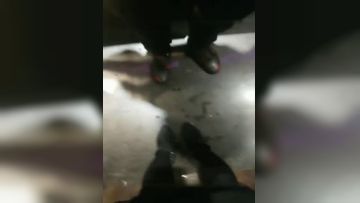 4女3男帅哥靓妹KTV玩嘿后有在厕所干操得,有在沙发上操的,还有美女边唱歌边被插得,最后还相互干,全程直播.国语!