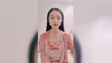 气质美少妇！看似文静骚的很！洗完澡给大家秀