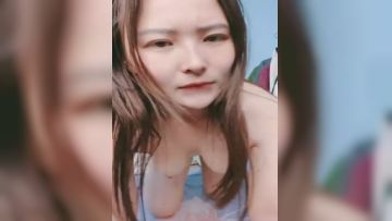 温柔的小少妇露脸深夜撩骚互动狼友，脱了衬衫就开始骚_