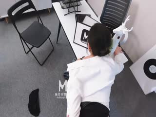 麻豆传媒MD0130-2 性爱游戏选单上司篇