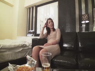 便所で闷える清楚な扫除妇