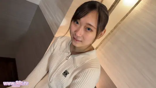 FC2PPV-4553654-かすみちゃん 20歳 狐颜美乳健全エステ嬢の浓厚手コキフェラと生中出しフィニッシュ