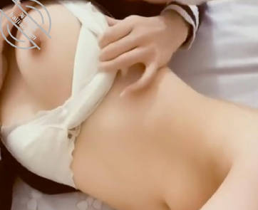 海角社区.姐姐穿学院风齐逼小短裙加黑丝袜勾引我