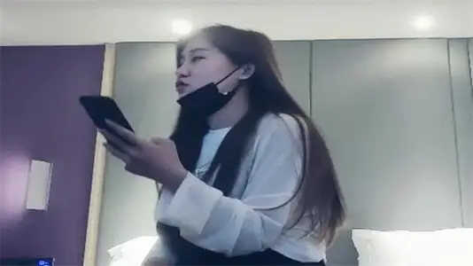 极品寻花：甜美纹身妹满背诱惑，69式口交舔穴欲罢不能